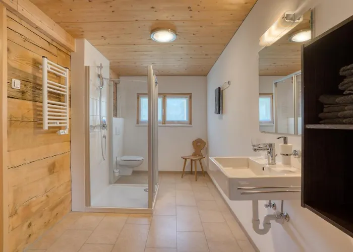 Hus24 3* Шрёккен