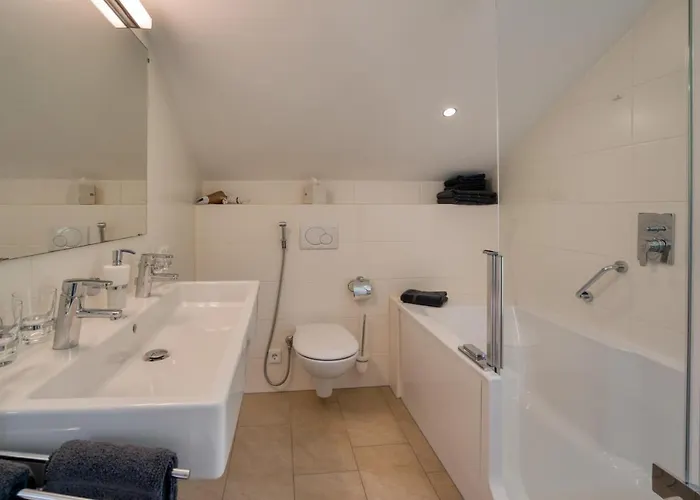 Hus24 3* Шрёккен