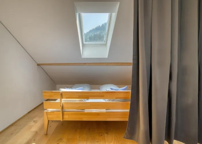 Hus24 3* Шрёккен